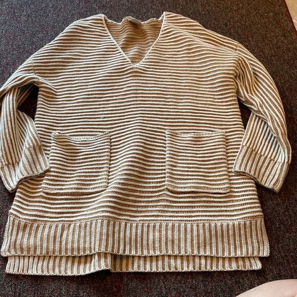 Emberley v neck sweater small - Picture 2 of 6